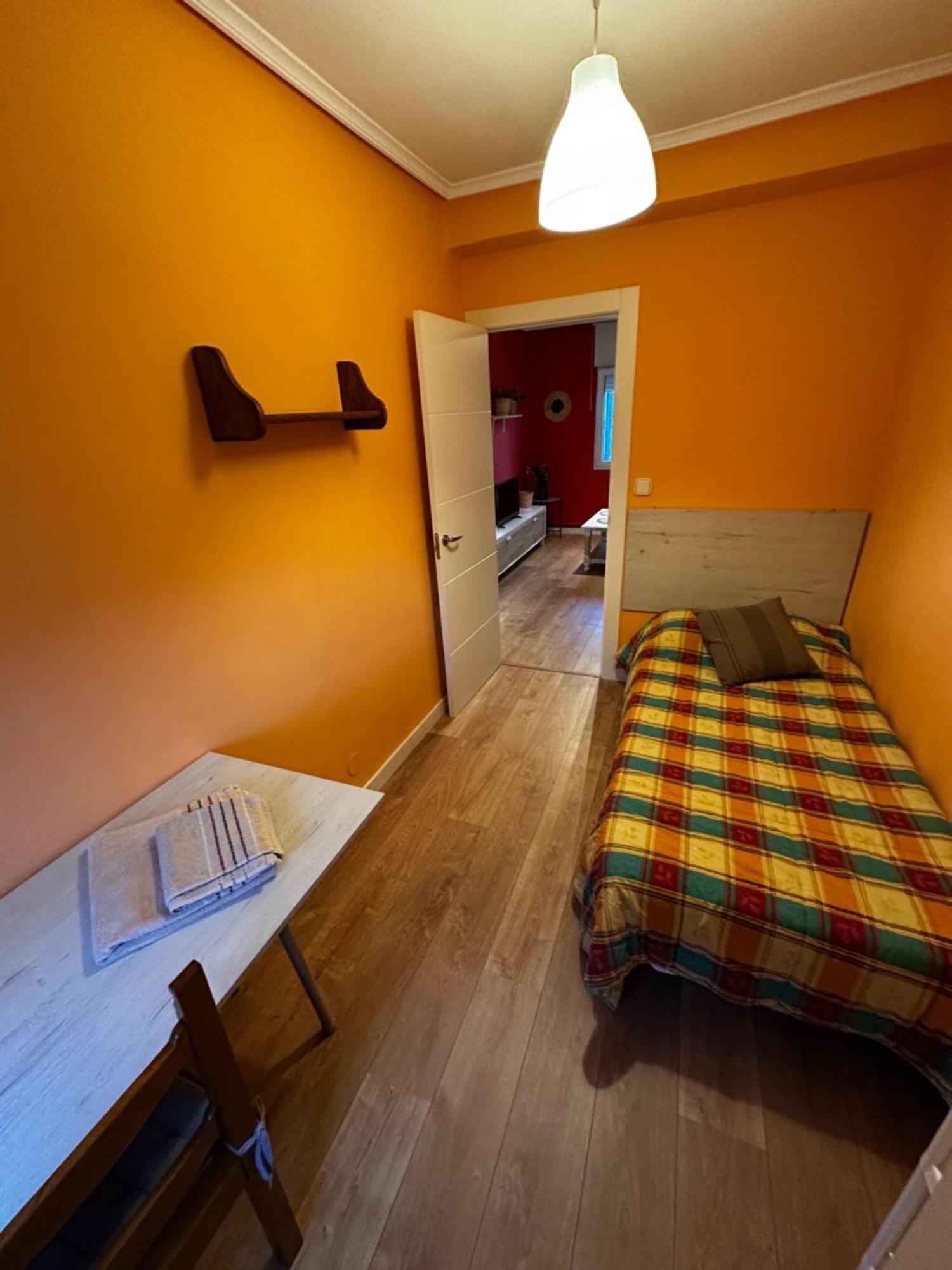 Piso Reformado Y Economico Appartamento
